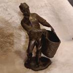 J P KAYSER SOHN Brons?  Beeld Man met Mand, Antiek en Kunst, Ophalen of Verzenden, Brons