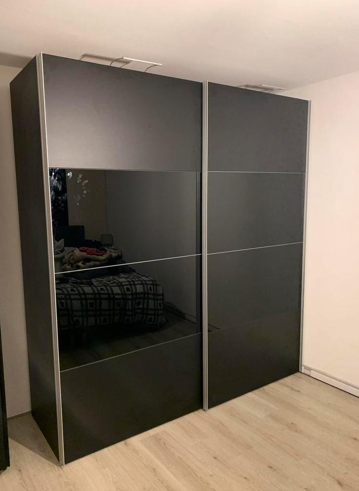 Kledingkast zwart met schuifdeuren, Huis en Inrichting, Kasten | Kledingkasten, Zo goed als nieuw, 200 cm of meer, 50 tot 75 cm