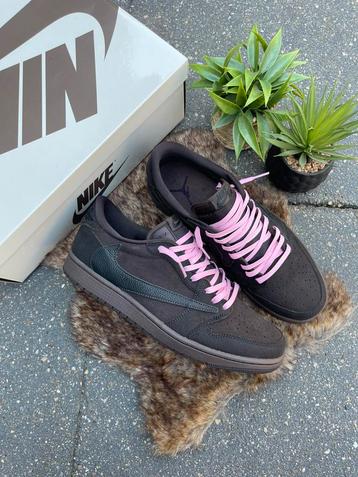 Nieuwe Travis Scott x Air Jordan 1 Low “Velvet Brown” EU 44 beschikbaar voor biedingen