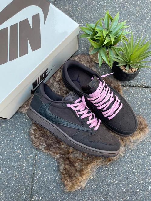 Nieuwe Travis Scott x Air Jordan 1 Low “Velvet Brown” EU 44, Kleding | Heren, Schoenen, Nieuw, Sneakers of Gympen, Bruin, Ophalen of Verzenden