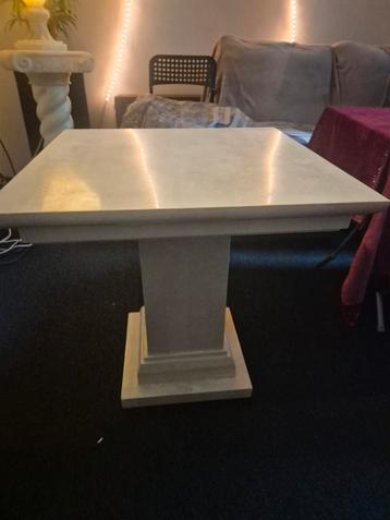 Stijlvolle vierkante stenen sokkel tafel beschikbaar voor biedingen