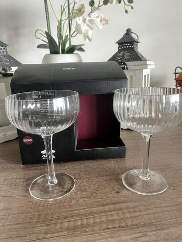 Nieuwe Gusta set van 2 cocktail/champagne glazen  beschikbaar voor biedingen