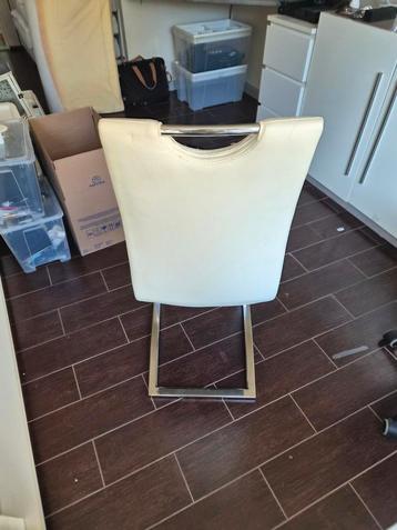 Eetkamerstoelen - Stijlvol en Comfortabel beschikbaar voor biedingen