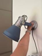 Nieuwe Anne Brusk spot wandlamp met stekker blauw, Ophalen of Verzenden, Nieuw, Metaal, Industrieel
