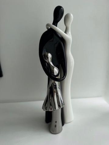 Elegant Familie Beeldje - Zwart, Wit & Zilver Design beschikbaar voor biedingen