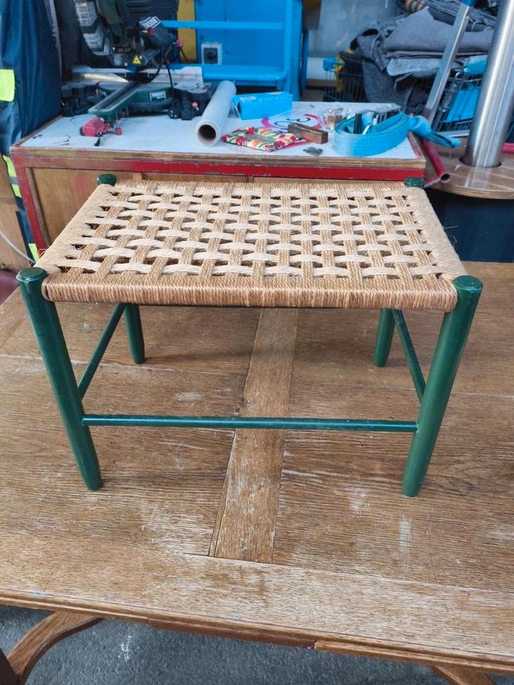 vintage gevlochten papercord kruk, Huis en Inrichting, Krukjes, Zo goed als nieuw, Hout, Ophalen of Verzenden