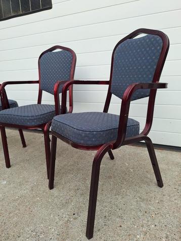 32 Stackchairs Luxe kantoor stoelen kantine vergaderstoelen beschikbaar voor biedingen