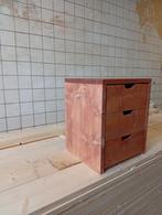 Nieuw leuk stevig nachtkastje, Nieuw, 45 tot 65 cm, Hout, 55 tot 70 cm