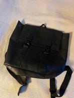 Zwarte Rains Rugzak, Sieraden, Tassen en Uiterlijk, Tassen | Rugtassen, Overige merken, 25 tot 40 cm, Ophalen of Verzenden, Zo goed als nieuw