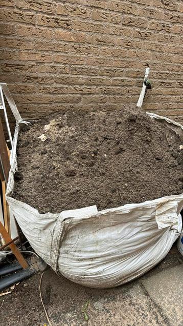 Bigbag met grijs ophoogzand, aarde gratis beschikbaar voor biedingen