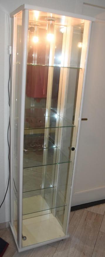 Vitrinekast met 5 niveaus + ingebouwde verlichting 182x45 beschikbaar voor biedingen