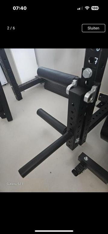 Leg curl/leg extencion voor rack beschikbaar voor biedingen