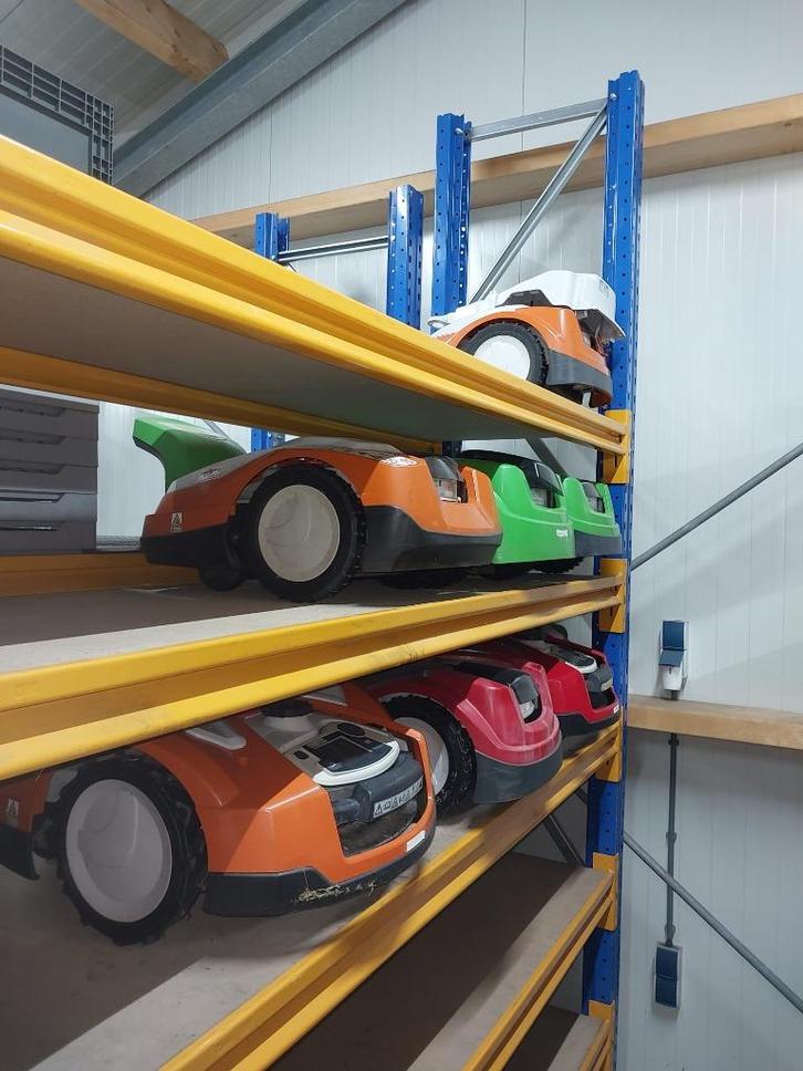 Stihl robotmaaier's, Tuin en Terras, Robotmaaiers, Zo goed als nieuw, 20 tot 25 cm, Met regensensor, Ophalen of Verzenden