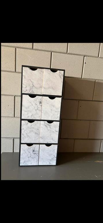 Kastje met lades - Marmer look beschikbaar voor biedingen