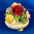 Porseleinen vaasje met bloemen van Radnor (Engeland), Antiek en Kunst, Ophalen of Verzenden