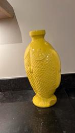 Gele vaas in de vorm van een vis., Geel, Aardewerk of Porselein, Ophalen of Verzenden, Zo goed als nieuw