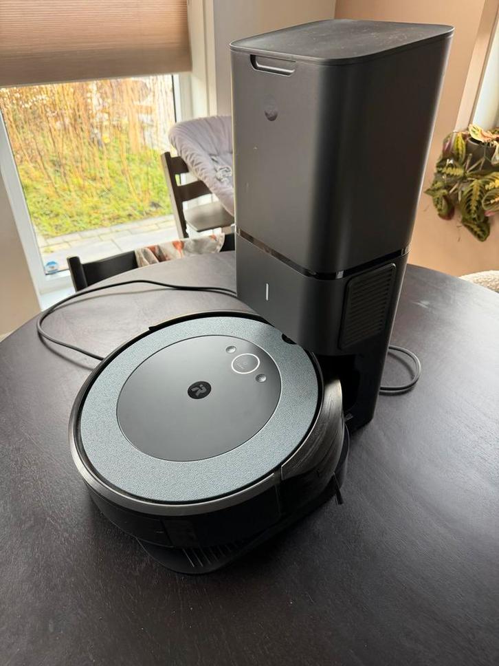iRobot Roomba i5+ met Homebase & Accessoires, Witgoed en Apparatuur, Stofzuigers, Gebruikt, Robotstofzuiger, Reservoir, Ophalen of Verzenden