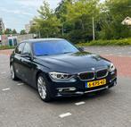 BMW 3-Serie 320i Aut8 (f30) 2013 Blauw, Auto's, Achterwielaandrijving, 74 €/maand, Beige, Blauw