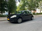 Fiat Punto 1.4 3DR 2010 Zwart | APK 14-05-2026, Voorwielaandrijving, Stof, Zwart, 4 cilinders