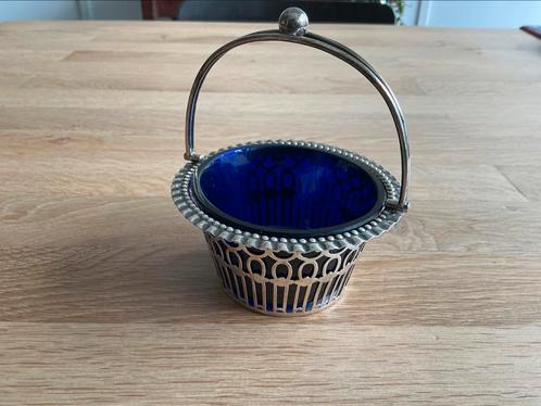 Zilveren mandje, blauw bakje. Gemerkt. Chester GB+ Z1, Antiek en Kunst, Antiek | Goud en Zilver, Zilver, Ophalen of Verzenden