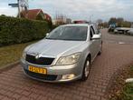 Skoda Octavia 1.2 TSI Combi 2010 Grijs, Auto's, Voorwielaandrijving, 4 cilinders, Origineel Nederlands, Handgeschakeld