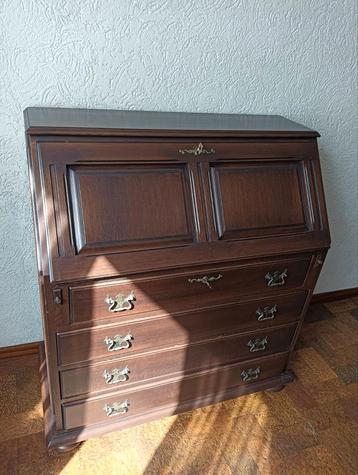 Mooie klassieke houten secretaire met messing beslag  beschikbaar voor biedingen