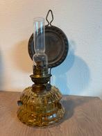 Antiek olielampje van geel glas met spiegel, Ophalen