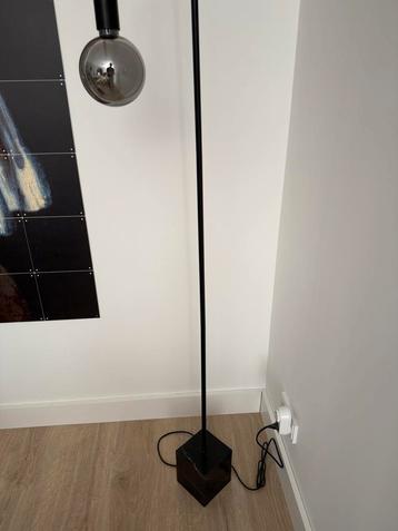 Staande lamp beschikbaar voor biedingen