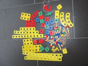Houten bouwset 85delig, met schroevendraaier. beschikbaar voor biedingen