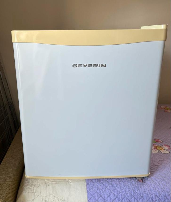 Severin KS9827 Mini Koelkast - Zo Goed Als Nieuw!, Witgoed en Apparatuur, Koelkasten en IJskasten, Zo goed als nieuw, Met vriesvak