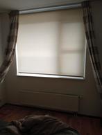 2 crème rolgordijnen met bevestiging, Huis en Inrichting, Ophalen, 200 cm of meer, 150 tot 200 cm, Zo goed als nieuw