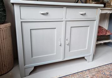 Stevige oude houten Brocante kast of commode blauwgrijs beschikbaar voor biedingen