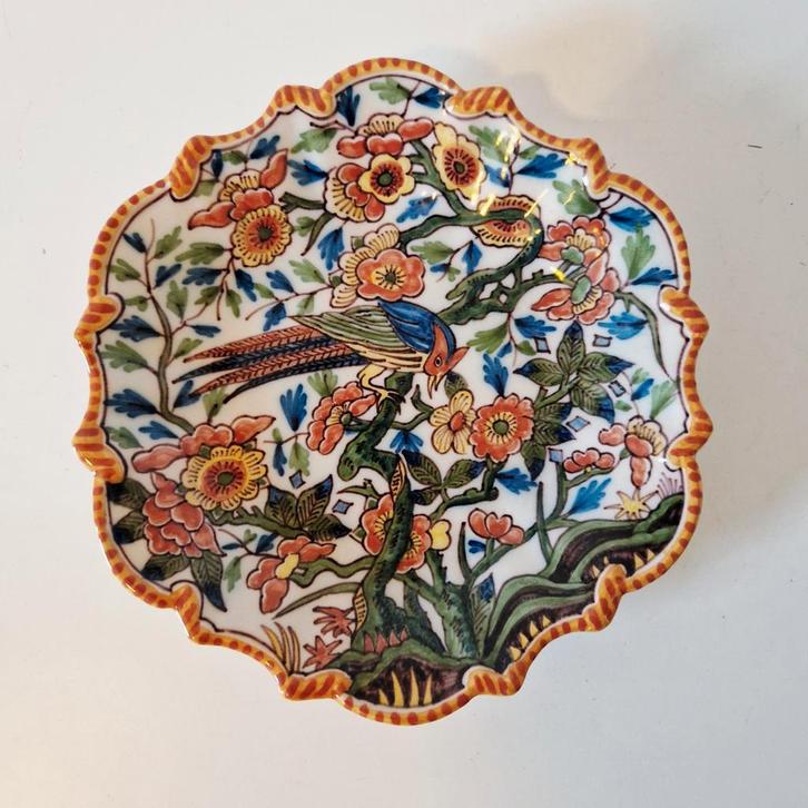 Antiek Makkum wandbord 819 met vogel en bloemen, Antiek en Kunst, Antiek | Keramiek en Aardewerk, Ophalen of Verzenden