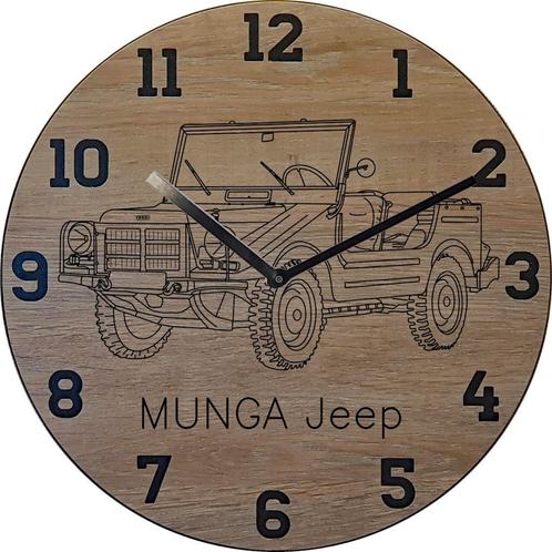 Themaklok met een Munga jeep legervoertuig als thema, Huis en Inrichting, Woonaccessoires | Klokken, Nieuw, Ophalen of Verzenden