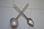 Brocante 2 oude aluminium pollepels, 33cm., Antiek en Kunst, Antiek | Bestek, Ophalen of Verzenden