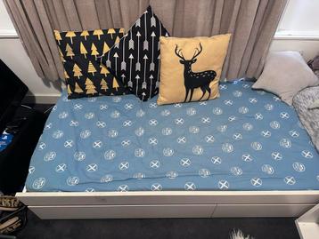 Gebroken wit kinderbed met 2 ruime lades – praktisc beschikbaar voor biedingen