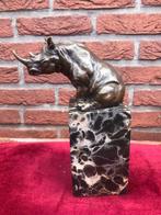 prachtig beeld, zittende rhino, brons en marmer, Ophalen of Verzenden, Brons