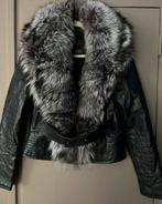 Leren jas met zilvervos bontkraag - Maat M, Maat 38/40 (M), Zwart, Ophalen of Verzenden, Zo goed als nieuw