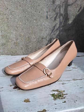 Salvatore Ferragamo beige loafers mocassins maat 37 