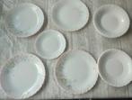Vintage witte borden golvende rand 4 persoons, Arcopal, Huis en Inrichting, Keuken | Servies, Ophalen of Verzenden, Zo goed als nieuw