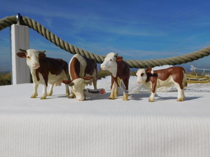 SCHLEICH GERMANY 4-Delige Farm World Set.Roodbont Vee Koeien, Verzamelen, Overige Verzamelen, Zo goed als nieuw, Ophalen of Verzenden