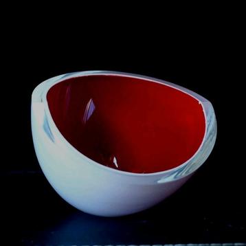 Carina Riezebos – Glasobject rood/wit/ leerdam beschikbaar voor biedingen