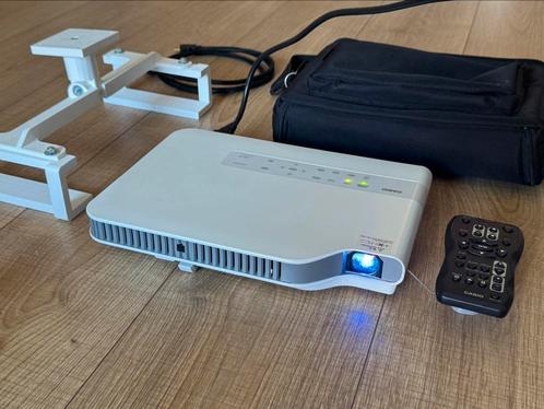 Laser/LED hybride beamer | Casio Green Slim A240v | Compact, Audio, Tv en Foto, Diaprojectors, Zo goed als nieuw, Ophalen of Verzenden