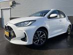 Toyota Yaris 1.5 Hybrid Dynamic Nieuw geleverd, 1e eigenaar, Gebruikt, Euro 6, Wit, Bedrijf