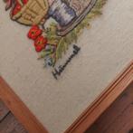 Lucky Vintage geborduurde Prenten Hummel in Houten Lijst, Huis en Inrichting, Minder dan 50 cm, N.v.t., Ophalen of Verzenden, Hummel