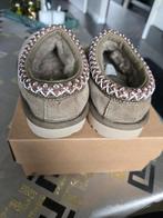 Ugg Tasman Sloffen - Maat 27,5, Kleding | Dames, Ophalen of Verzenden, Zo goed als nieuw, Bruin, Pantoffels of Sloffen