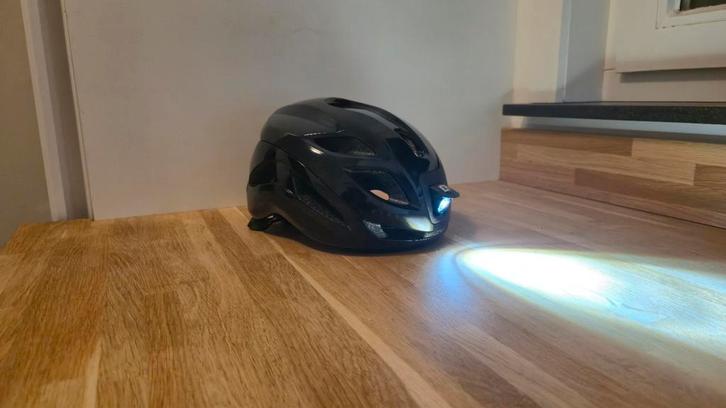 Fietshelm met verlichting, Fietsen en Brommers, Fietsaccessoires | Fietshelmen, Nieuw, Heer of Dame, Ophalen of Verzenden