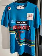 (S) Fila Olympic Moves 2021 Katoen Sportshirt (Coach), Kleding | Heren, Sportkleding, Blauw, Nieuw, Ophalen of Verzenden, Fila