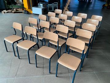 20 Kinderstoelen - 34 cm hoog beschikbaar voor biedingen