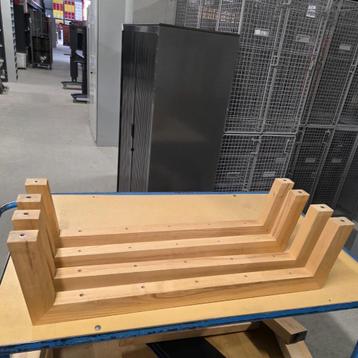 2X 4 DUBBEL MASSIEF HOUTEN POTEN VOOR BV SALONTAFEL  beschikbaar voor biedingen